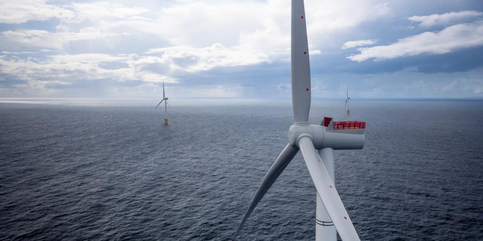 Øyvind Gravås / Woldcam - Hywind Scotland 5 turb ines at Buchan Deep 