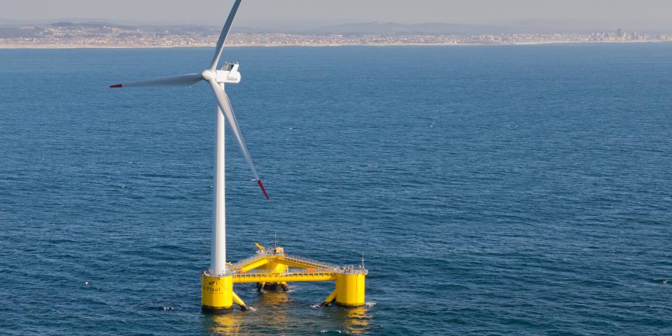 Floating offshore wind turbine