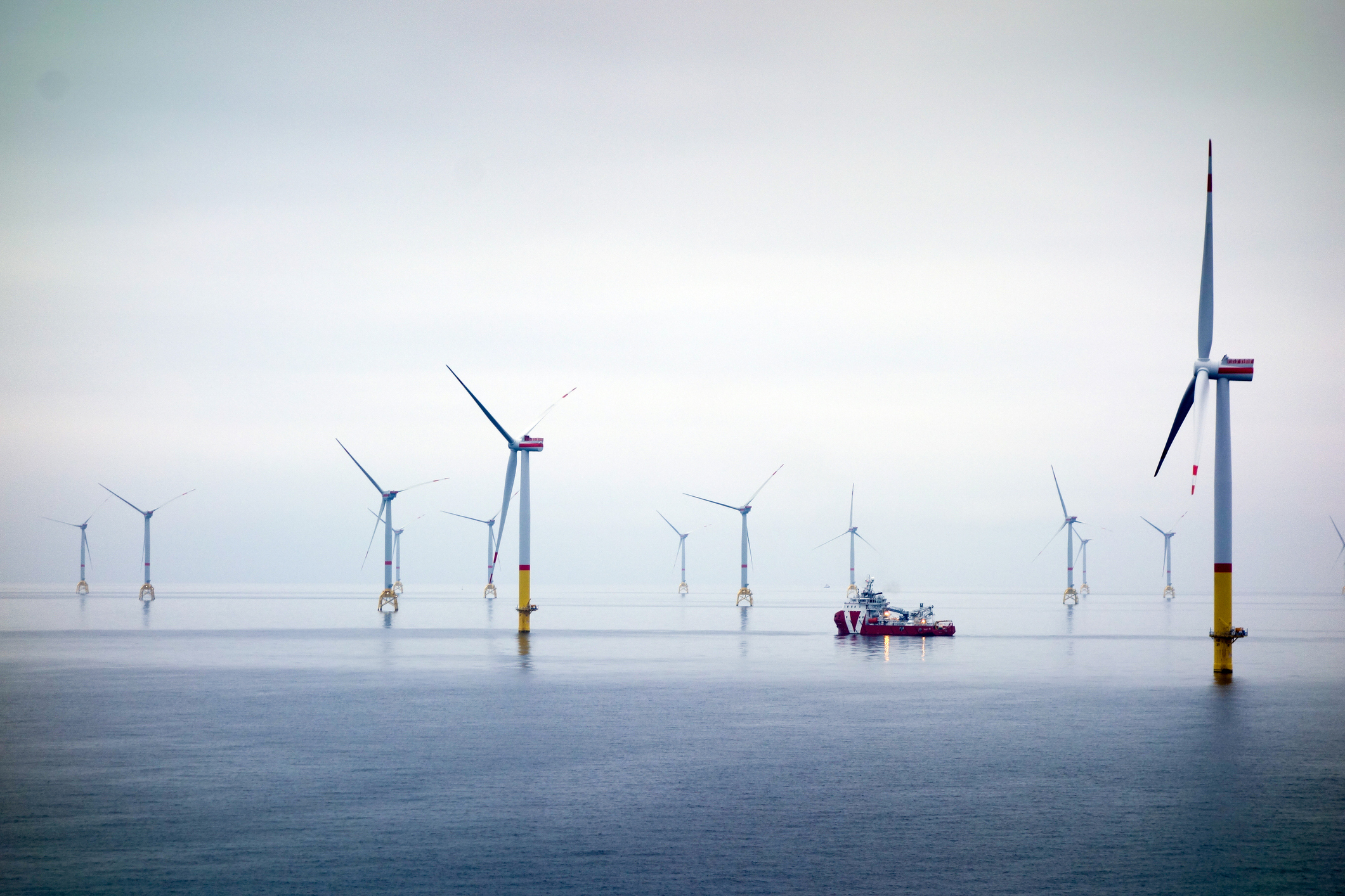 Offshore wind turbines and vessel