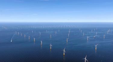 The picture shows two RWE offshore wind farms which will play a role in GloBE, Nordsee Ost in the front and Amrumbank West in the back. The “Kaskasi gap” between them is clearly visible.