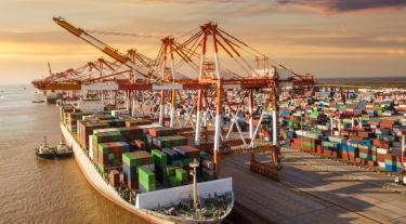 Shipping container and supply chain