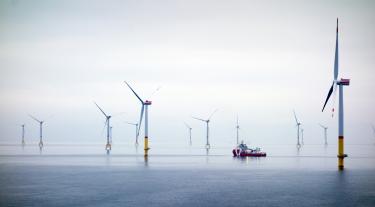 Offshore wind turbines and vessel