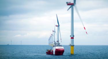 Offshore wind-farm with transfer vessel